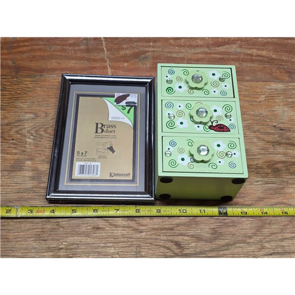 Small green jeweler box and picture frame