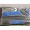 Image 3 : (2) Extendable car snow brushes and ice scrapers in blue and green. (New)