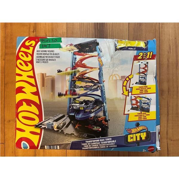 Hot Wheels City – Transforming Race Tower. NOS. Box is damaged.