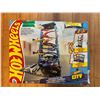 Image 1 : Hot Wheels City – Transforming Race Tower. NOS. Box is damaged.