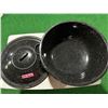 Image 1 : Large enamel bread pan with lid