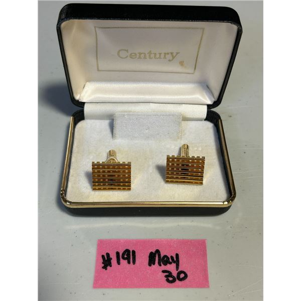 Gold-tone cufflinks in custom case (not magnetic) 12.1 g.