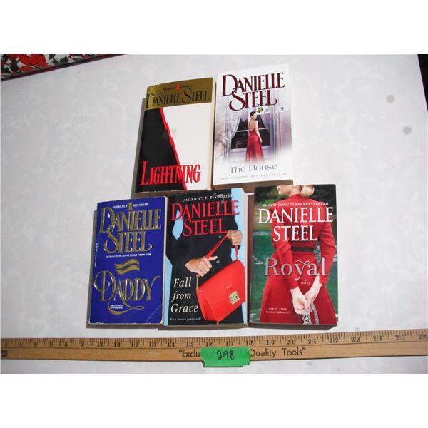 (5) Danielle Steel Books