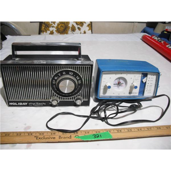Vintage Sanyo Radio (Working) Holiday 855 Radio (Not Working)