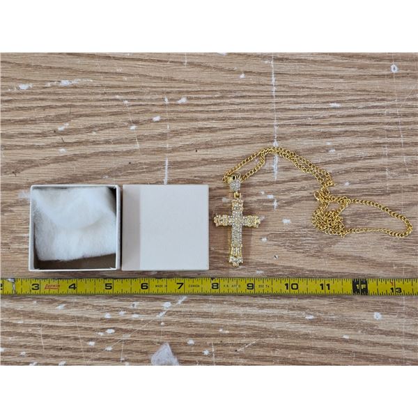 Decorative cross necklace