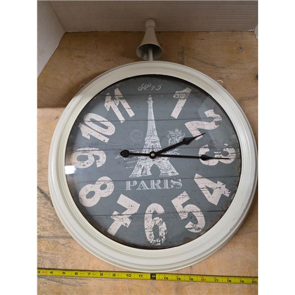 Clock- battery operated- needs new  battery
