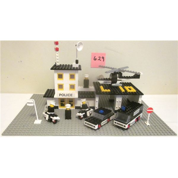 Vintage 1975 Lego #585 POLICE HEADQUARTERS