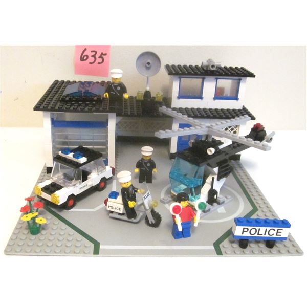 Vintage 1983 Lego #6384 POLICE STATION 378 pc