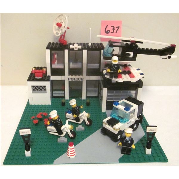 Vintage 1986 Lego #6386 POLICE COMMAND BASE 358 pc