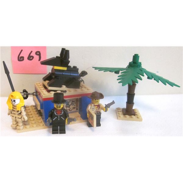 Vintage 1996 Lego #5938 OASIS AMBUSH