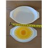 Image 4 : (2) Yellow Pyrex Dishes 1 1/2Q Tray and Floral Design