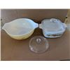 Image 1 : (2) Pyrex Dishes/Corning Ware (Bowl, and Square Dish w/ Lid)