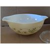 Image 5 : (2) Pyrex Dishes/Corning Ware (Bowl, and Square Dish w/ Lid)