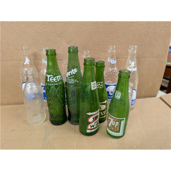 Lot of Vintage Pop Bottles (7UP, Sun Crest, and etc.)