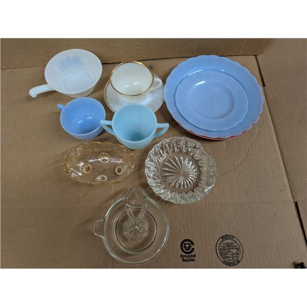 Lot of Vintage Pyrex/Fire King Dishware and etc.