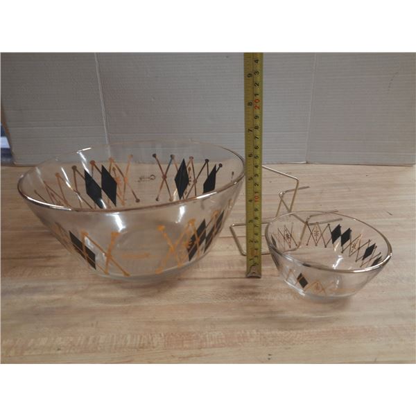 Vintage Mid-Century Modern Federal Glass large serving bowl featuring the Harlequin pattern with bla