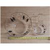 Image 2 : Vintage Mid-Century Modern Federal Glass large serving bowl featuring the Harlequin pattern with bla