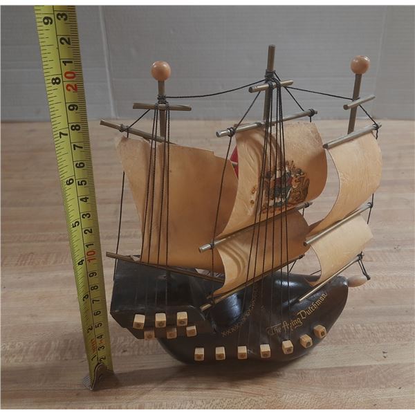 Vintage 1950s "The Flying Dutchman" wooden shoe clog table lamp from Holland. (Working)