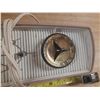 Image 4 : Vintage Philips Model B1C12U AM tube clock radio. (Working)