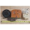 Image 5 : Collection of vintage items features mid-century timepiece designs from the 1940s and 1950s. (Untest