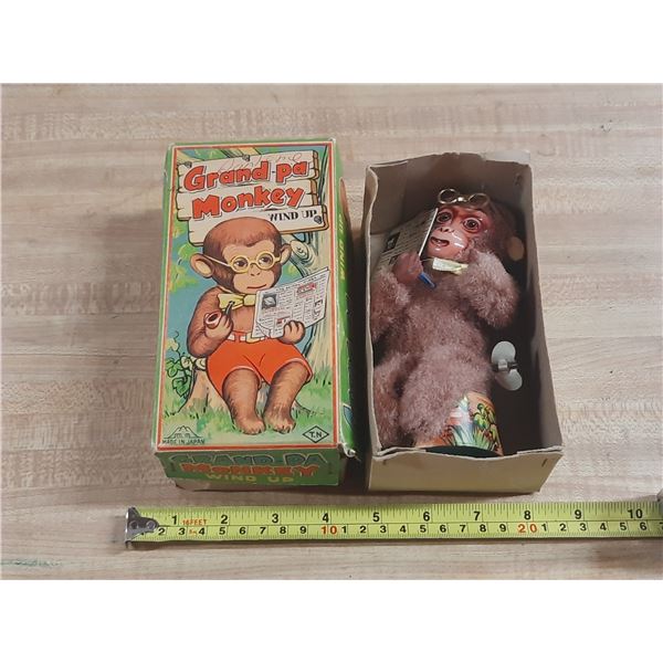 Vintage 1950s "Grand-pa Monkey" wind-up toy made in Japan by TN (Nomura Toys). (Working) - (One Hand
