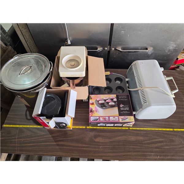 Lot of various kitchenware- toaster, kettle, muffin tray