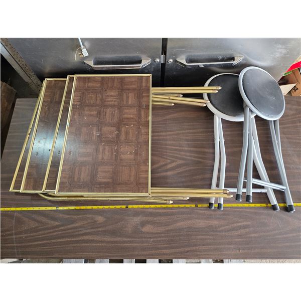 4 tv trays and 2 stools