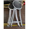 Image 2 : 4 tv trays and 2 stools