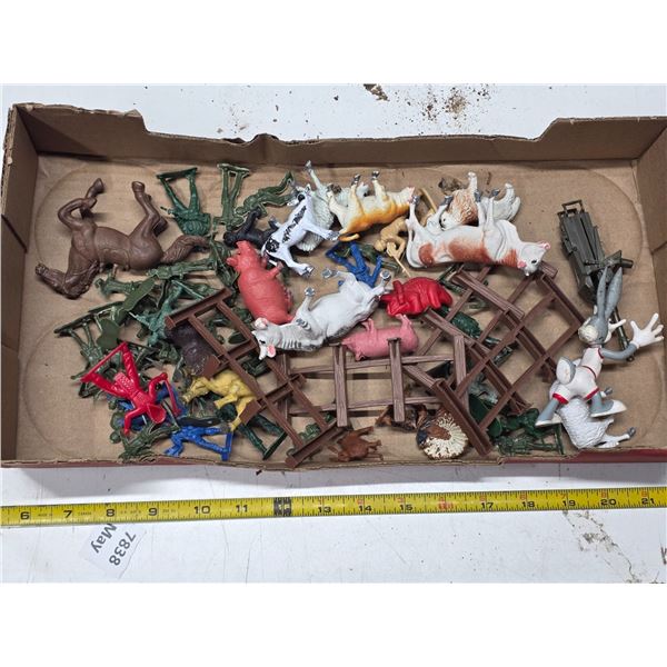 Lot of vintage toys- army men