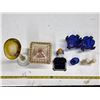 Image 2 : Décor lot- cobalt blue dishes, planters peanut salt and pepper shakers