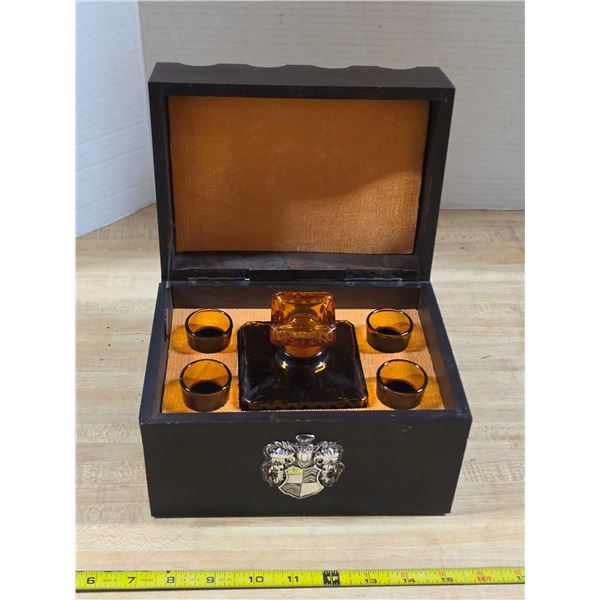 Decanter set with special box