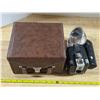 Image 1 : Vintage browning camera with case and flash mount
