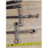 Image 4 : 2 decorative swords and coat of arms- 25"L