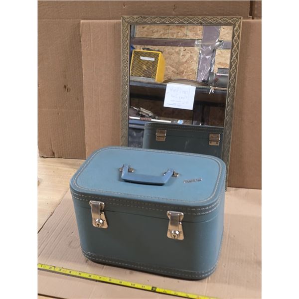 Travel case and mirror