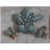 Image 2 : Vintage blue and clear brooch and earring set.