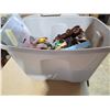 Image 2 : Tote and lid with various collectables