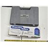 Image 4 : Electric carving knife and home grooming kit