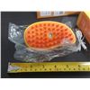 Image 2 : (2) Spray Massage Pet Brush - Rechargeable. (New)