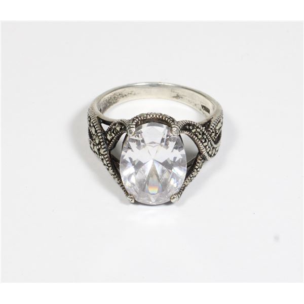6.01 GRAMS UTG .925 SILVER RING WITH LARGE STONE