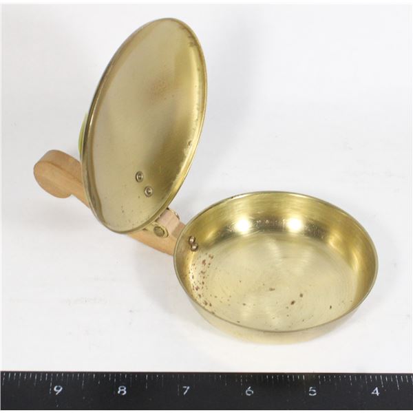 BRASS SILENT BUTLER CRUM CATCHER