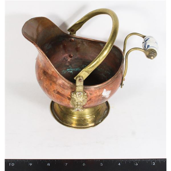 LARGE ANTIQUE LION COPPER KETTLE PORCELAIN HANDLE