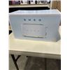 Image 2 : SMEG 50'S RETRO STYLE AESTHETIC 4 SLICE TOASTER, RETAIL $369