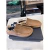 Image 3 : NEW OLUKAI MOLOA SLIPPER TOFFEE / DK WOOD SIZE MENS 8