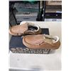 Image 4 : NEW OLUKAI MOLOA SLIPPER TOFFEE / DK WOOD SIZE MENS 8