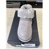 Image 1 : NEW OLUKAI KU'I FOG / MIST GREY  SIZE WOMENS 10