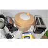 Image 5 : Assorted Small Appliances & Household Items