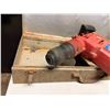 Image 6 : Milwaukee Hawk Corded Rotary Hammer Drill in Hard Case