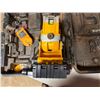 Image 6 : DeWalt DW073 Cordless Rotary Laser Kit in Hard Case
