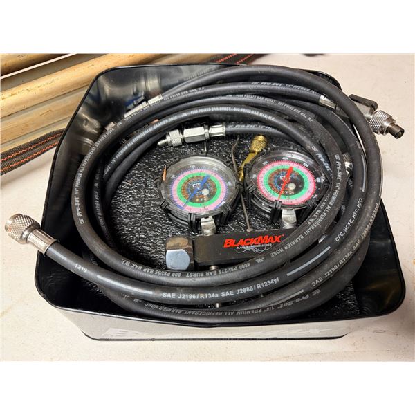 Black Max Manifold Gauge Set