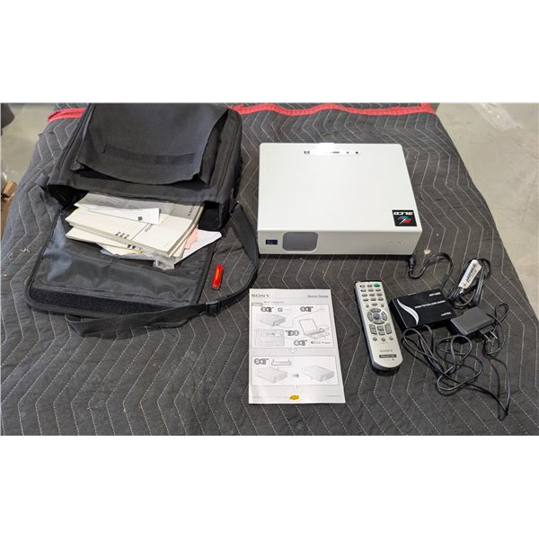 PROJECTEUR SONY #VPL-CX70 AVEC TELECOMMANDE ET ETUI DE TRANSPORT